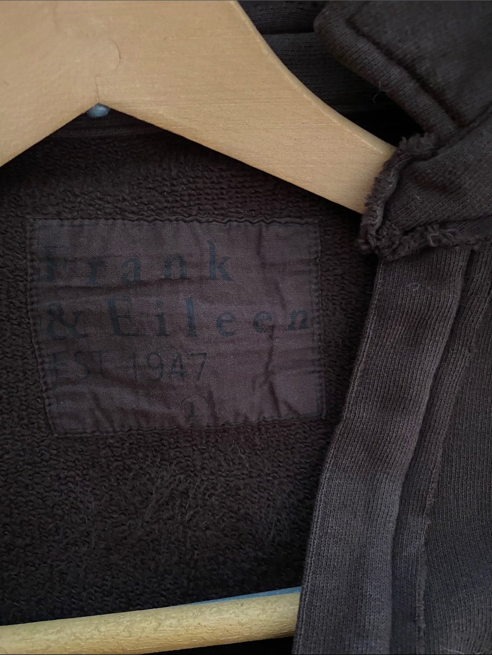 NWOT FRANK AND EILEEN PATRICK POPOVER HENLEY IN TRIPLE FLEECE COCO BROWN size L - Picture 2 of 7